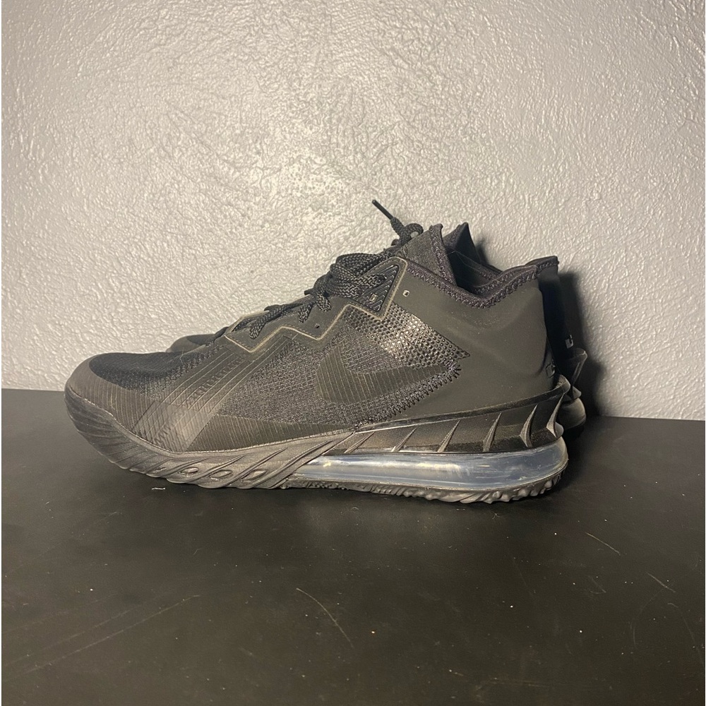 Lebron 18’s basketball shoes